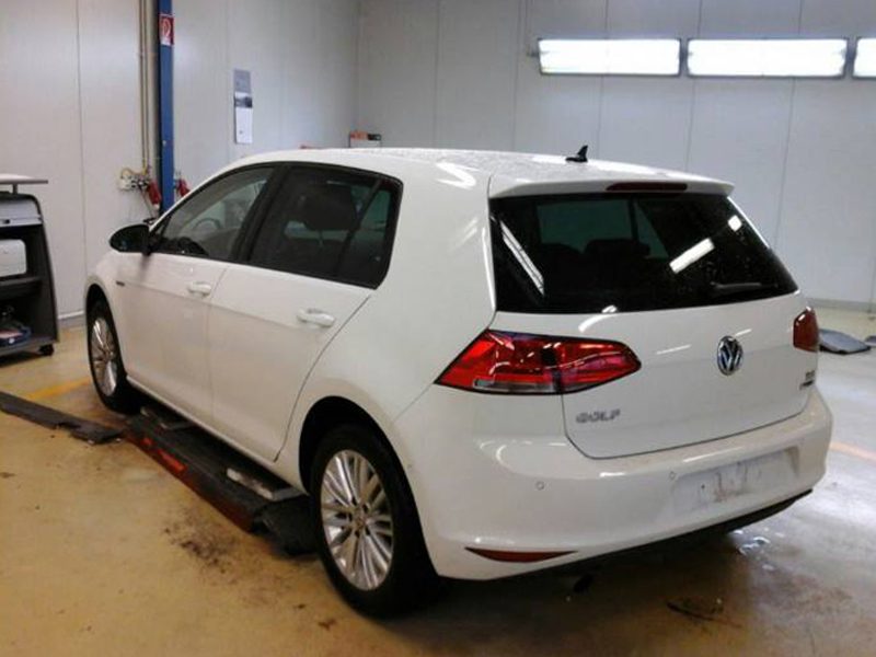 Car image editing service by Smart Clipping - Volkswagen - Before image