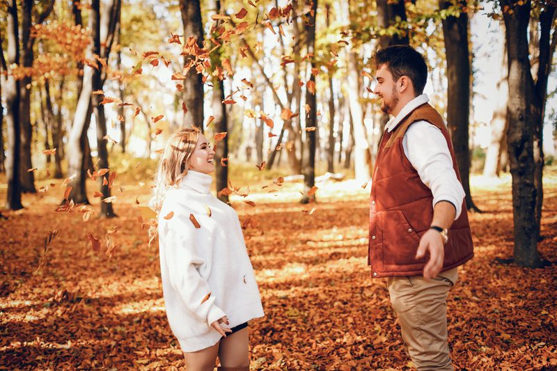 Fall engagement photo ideas - Elegant couple in a sunny autumn park