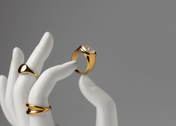 How to Take Photos of Models in Jewlery Like a Pro (2025) 5 Professional Jewlery photoshoot