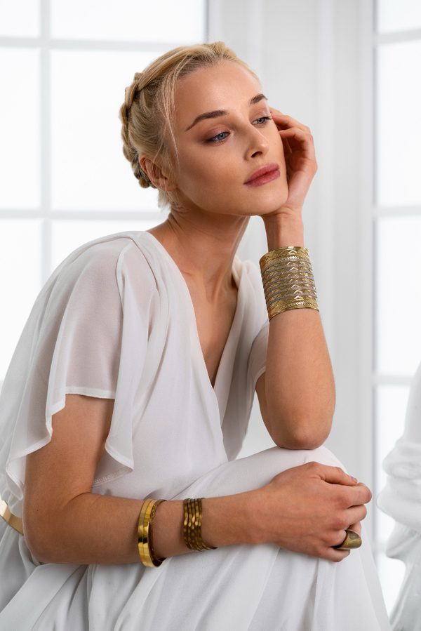 How to Take Photos of Models in Jewlery Like a Pro (2025) 3 How to Take Photos of Models in Jewlery