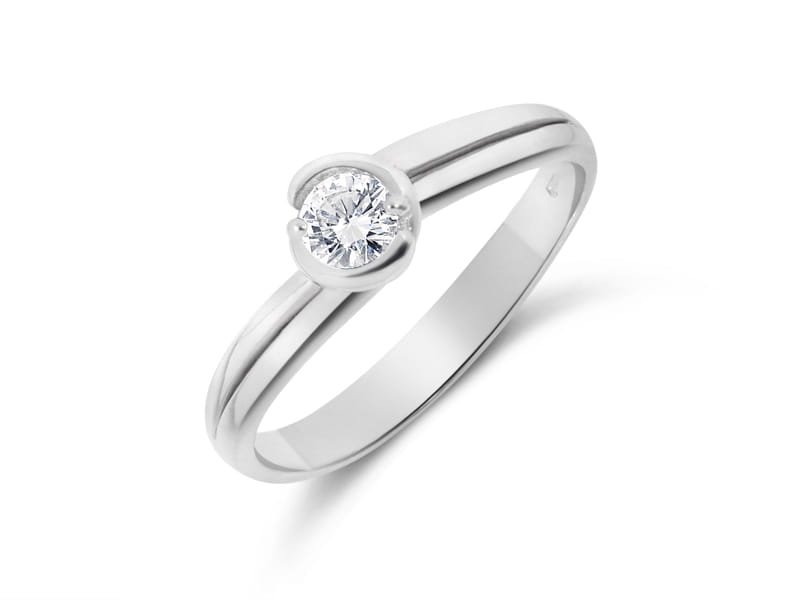 luxury diamond jewelry retouching with perfect shine and clarity