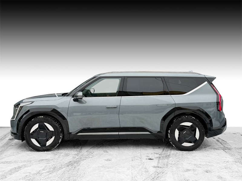 Outdoor winter car photo editing service in Norway with background enhancement