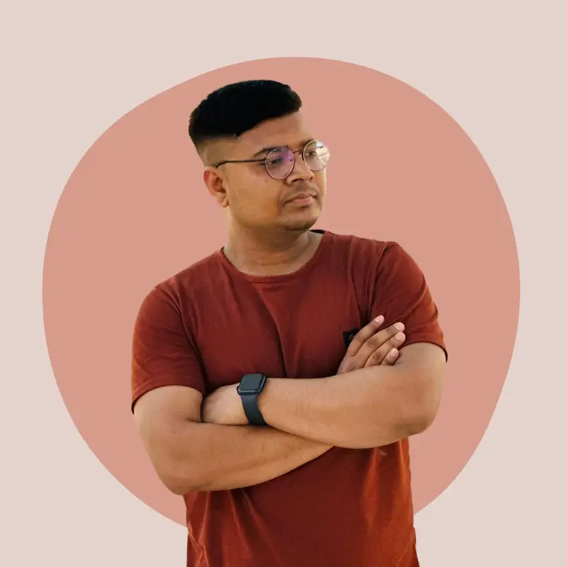Team 5 Neutral Pink Modern Circle Shape LinkedIn Profile Picture 2